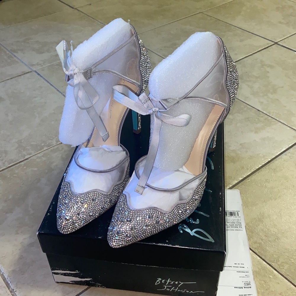 BETSY JOHNSON IRIS PUMPS